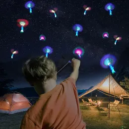 놀라운 가벼운 장난감 LED 플라잉 화살표 헬리콥터 비행 장난감 야외 플래시/블루 라이트 아이 성인 고무 밴드 투석기 파티 소품