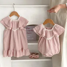 Vestido de roupa de bebê de verão Meninas Vestido Romper fofo doce manga voadora Princess Família combinando roupa de irmã 240327