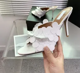 Lüks Stiletto Topuk Sandal Tasarımcı Ayakkabı Kadın Moda Deri Sandals Boyut 35 ila 41 Beyaz Kırmızı Siyah Renkler Hızlı Teslimat Toptan Fiyat