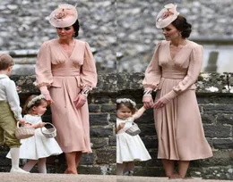 Kate Middleton Simple Chiffon Mother of the Bride Dress Long Sleeves Tea Längd Vintage Wedding Guest Dress V Neck Dusty Pink Form7444548