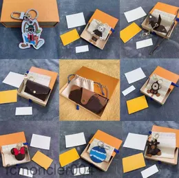 패션 브랜드 Desinger Car Keychain Bag Pendant Charm Jewelry Keyring Holder 남자 여자 PU 가죽 금속 키 체인 액세서리 Byx3