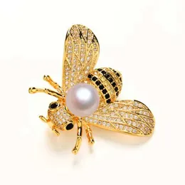 European and American fashion three-dimensional bee bright pearl brooch small set dual-purpose exquisite alloy pin