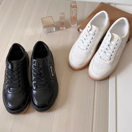 Frauen Designer lässige Schuhe in der Innenstadt von Nappa Leder Sneakers Schwarze weiße Damen Low Round Toe Schnürung Pradshoes Frauen Mode im Freien atmungsaktiv