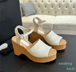 Designer -Kvinnor Summer Open Toe Platform Trä sula sandaler väver Cross Band Chunky Heeled