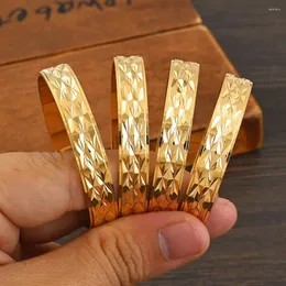 Bileklik 4pcs Altın Renk Genişliği 8mm Farklı Boyut Hawai Takı Polinezya Kaplama Çiçek Bangles Kızlar Doğum Günü Partisi Hediyeler