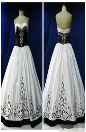 Vestidos de noiva góticos pretos e brancos vintage, bordados de renda de coração, vestidos de noiva compridos do país, jardim celta wedd4506533