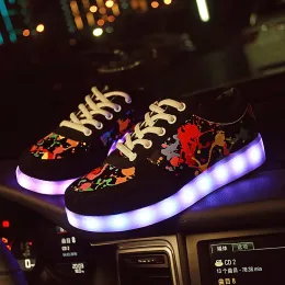 Sneaker taglia 2742 Caricatore USB Sneaker luminose per bambini Led Scarpe Casual Boys Led Slifors Sneaker luminose Girls Scarpe traspirabili