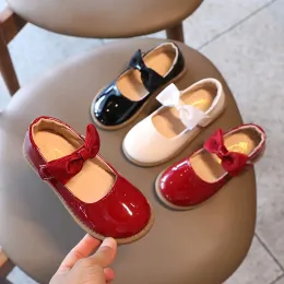 Tênis de moda meninas sapatos crianças pequenas sapatos de couro para festas de casamento de festas de casamento tênis de vestido preto bege vermelho