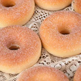 Dekorative Blumen künstliche Brot Donuts Simulation Donut gefälschter Kuchen Bäckerei Fenster Ausstellung Dekoration Hochzeitsfeier Wohnkultur