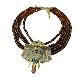 Qingdao mittelalterlicher Vintage -Schmuck Vintage Elefant Glass Kristall Strass europäische und amerikanische Halskette Halskette Ohrringe
