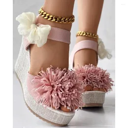 Sandalen Frauen Mode Blumenmuster Bowknot Dekor Lady Sommerplattform Knöchelgurt Keil Freizeitstehende Schuhe