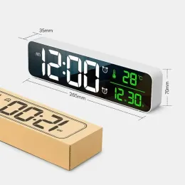 Data di temperatura della sveglia digitale a LED Display Snooze USB Strip Desktop Specchio orologi a LED per decorazione del soggiorno