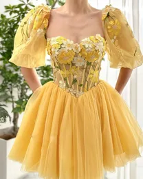 Zivil kurze Abschlussballkleider mit geschwollenem Ärmel Schatz Stickerei Blume Mini Heimkehrkleid