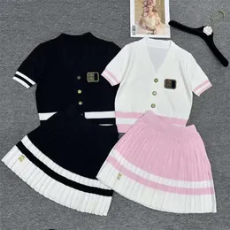 Moda Women Dress Set Disserssss Set Letter Bordado gráfico de manga curta knitshirt casual saia plissada solta Mulheres duas peças Duas cores