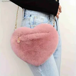 Andra väskor Cross Body Valentines Day Plush Heart Shaped Shoulder Bag Soldi Color Flurry Chain Bag For Women 240518