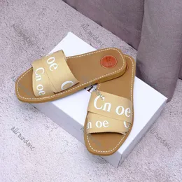 Novo designer feminino sandálias de madeira mola de fundo liso fofinho lacta de renda com lacta de laca de lacta de verão