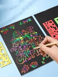 Kit di pittura arcobaleno per graffio per graffio da 50 magici con 5 bastoncini di legno 4 modelli per ragazzi per ragazze feste di compleanno holid