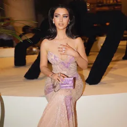 Sharon powiedziała luksusowe syrena różowe sukienki wieczorne z piórami szalik spaghetti paski Dubai Women Blue Prom Suknie
