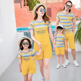 Summer Family Matching Outfits Mother Daughter Dresses Look Dad and Son Tshirt Shorts Par 240327