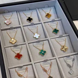 Projektant biżuterii luksus vanca love wisidant naszyjniki koniczyka złota miłosna naszyjnik projektant biżuterii dla kobiet fabryka z pudełkiem natury Sailormoon