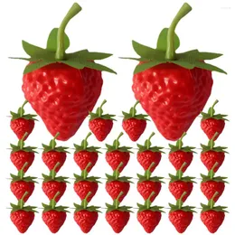 Party Decoration 40sts Artificial Strawberries Fake Fruits Toys Realistic Strawberry Models Play Play for Dollhouse