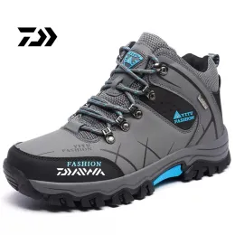 أحذية Daiwa Men Fishing Shoes الخريف الشتاء في الهواء الطلق سفر دافئ غير قابل للتنفس غير المحترف صخور الصخور أحذية الصيد المشي لمسافات طويلة