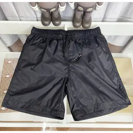 Nuovi pantaloncini da uomo Summer Brand Brand Stims casual Shorts for Uomini European Fashion traspirante per viaggi leggermente sciolti Pantaloni da spiaggia a cinque punti