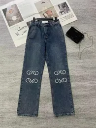 Designer jeans kvinnors jeans ankomster höga loewe midja gata ihålig lapp broderad dekoration avslappnad blå rak denim odefinierade byxor laserklippt tyg