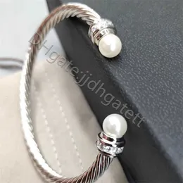 Pulseira de designer feminina Silver Twisted Bangle Women Moda Menina Bracelets Charme gancho 5mm Designer de cabo Jóias de cabo Requintado Acessórios simples de argolas ie4a