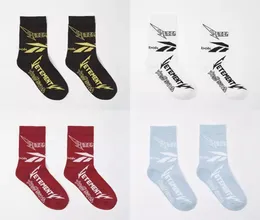 2017 najnowsze marka Vetements x Rebok Yellow Letters Sock Skateboard Striped Middle Hip Hop Harajuku Fashion Socks HFLSWZ0118710624