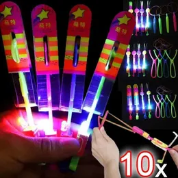 LED Flying Toys 10/1PCS Childrens Arrow Rocket Toys Luminous Flash LEDライトアップラバーバンドCatapult Games Outdoor Elastic Fast Flying Gifts 240410