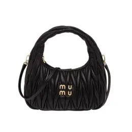 Miumiubag Wander Matelasse Bowling Boston Designer Bag Luxury Womens Mens Fuzzy Underarm Sagn Sag Cross Body Tote Mags Teddy кожаная луна дизайнерская сумка дизайнерская сумка