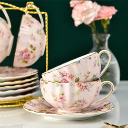 Ldyllic Flowers Tea Conjunto de café Cerâmica Cust Terne de estilo britânico ósseo de alta qualidade China Golden Edge Cup e pires com uma colher