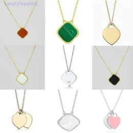 2024 Heart Necklaceheart Necklace Pendant Necklaces Designer for Woman Clover Necklace Fashion Jewelry Womens Silver Chain Designer Jewelrys Birthda C33K