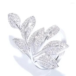 結婚指輪Huitan Sparkling Leaf Women Bling Crystal Cubic Zirconia Luxury Party Female Finger-Rings Statement Jewelry