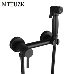 Mttuzk sólido de latão fosco preto acabado com pistola de spray bidê de chuveiro com água quente e fria misturador de mão bidê portátil