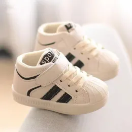 Sneakers Spring Toddler Shoes For Baby Korean Style Strped Boys Girls Sport Shoes Softsoled Ergonomics Nyfödda Infödda barn Sneakers