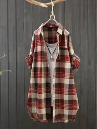 プラスサイズの綿リネンミディアムロング格子縞の女性秋のシャツビンテージカジュアルな女性シャツコートルーズブラウス冬服240403
