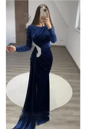 Abiti da sera di velluto blu reale dell'equipaggio Long Dubai Arabic Party Round Neck Round Perline Waist Long Mermaid Celebrity Gowns da ballo