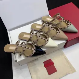 Designer sandali femminili riveare le pantofole delle donne sandali piatti a mezzo tappe piatto sandali sandali da donna in pelle piatta da donna