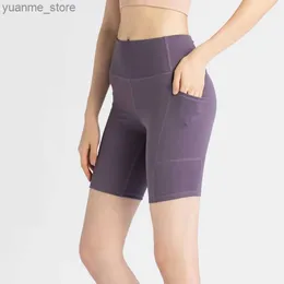 Yoga kläder 2023 Nya kvart shorts Yoga Tights Kort kvinnor Fitness Gymkläder Push Up Tights Woman Elastic Pocket Workout Short Legging Y240410
