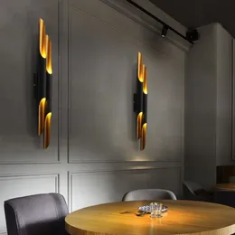 Modern Design Lamp härlig Coltrane Wall Lamp Black Gold Lutande vägg ljus upp Aluminium Pipe Lights279C