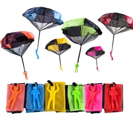 Zabawki Rękę Ręka Parachute Kids Outdoor Zabawna zabawa zabawka dla dzieci Fly Parachute Sport z mini żołnierzem-hy6794230