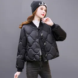 Black Short для женской зимы 2022 года, новый маленький рост, стильный дизайн, модная белая утка.