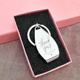 10x Favor de casamento personalizado gravado de 10x Keychain de abridor de garrafas de Keyring Presente de Favor de Casamento Presente