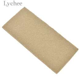 Lychee Life 20pcs Vintage Natural Style Square PU Etichette in pelle PU Tag in rilievo per borse per abbigliamento Accessori per cucire fai -da -te