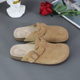 2024 BOKEN SKO GIRL DESIGNER CLOGS TILLFÖRING SANDALER SLIDER MÄNNER Kvinnor Kork platt mjuk mocka läder utomhusplattform toppkvalitet 413