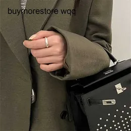 Luxury Handbag Rivet Style Kelis äkta läder 7a Handswen French Touch Miss Fashion Bag Womens Ny mångsidig nit en axelhandväska Autumn2foi