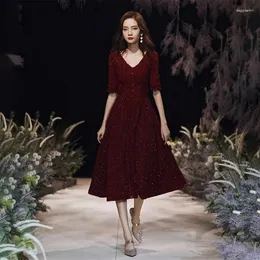 فساتين الحفلات واي يين AE0364 2024 Burgundy المساء نصف الأكمام سستة سستة V Vestidos de Festa فستان رسمي