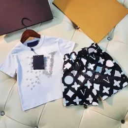 Erkek Giysileri Tasarımcı Çocuk Giyim Setleri Klasik Marka Kız Giysileri Takım Moda Mektubu Etek Elbise Takım Çocuk Giysileri 2 Renk Yüksek Kalite Aa